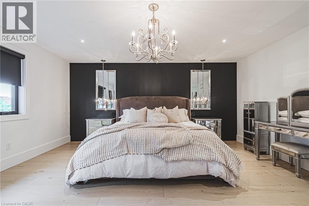 135 Eleanor Avenue, Hamilton, ON - Indoor Photo Showing Bedroom