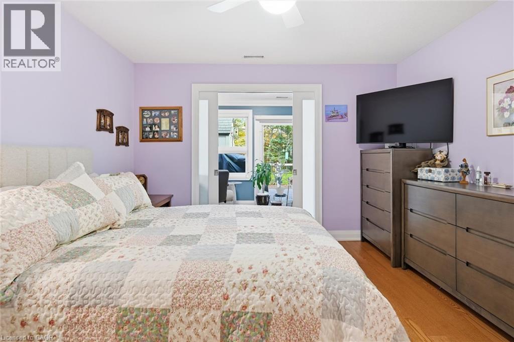 34 Cardinal Mindszenty Boulevard, Hamilton, ON - Indoor Photo Showing Bedroom