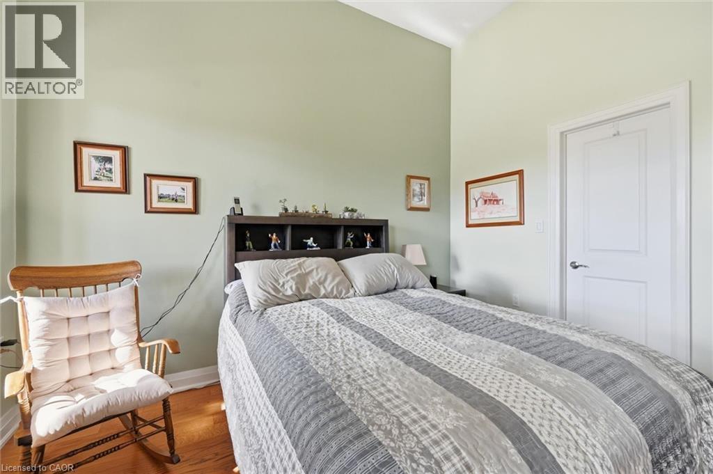 34 Cardinal Mindszenty Boulevard, Hamilton, ON - Indoor Photo Showing Bedroom