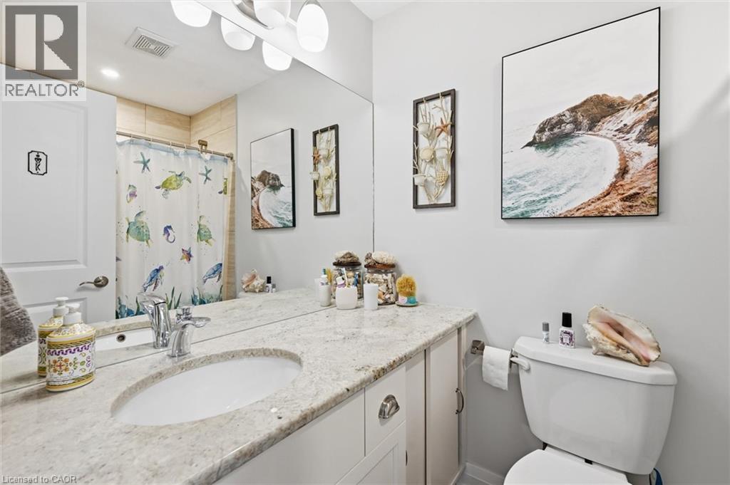 34 Cardinal Mindszenty Boulevard, Hamilton, ON - Indoor Photo Showing Bathroom