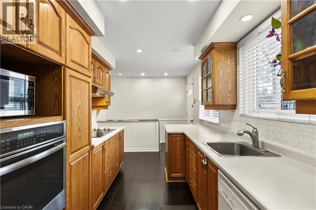 50 Gledhill Crescent, Hamilton, ON - Indoor Photo Showing Kitchen