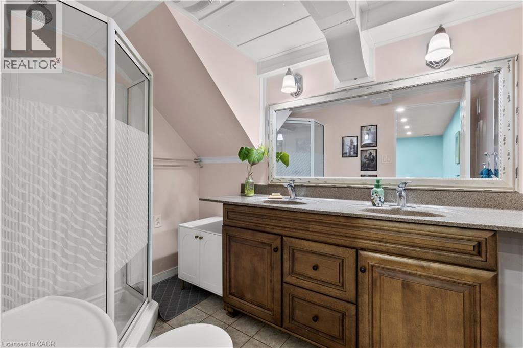 50 Gledhill Crescent, Hamilton, ON - Indoor Photo Showing Bathroom