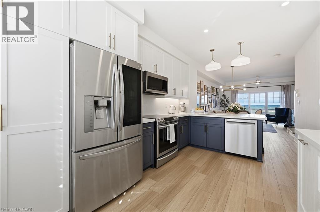 337 Beach Boulevard Unit# 7, Hamilton, ON - Indoor Photo Showing Kitchen With Stainless Steel Kitchen With Upgraded Kitchen