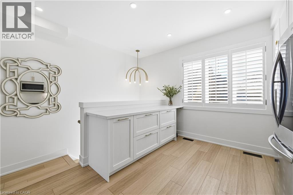 337 Beach Boulevard Unit# 7, Hamilton, ON - Indoor Photo Showing Other Room