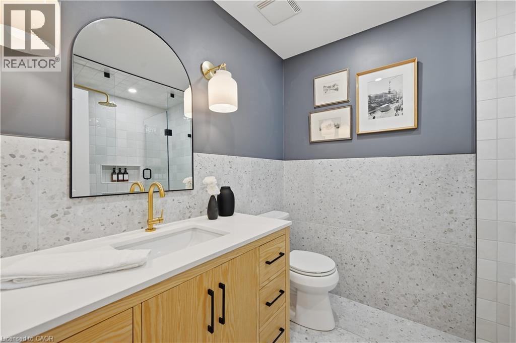 337 Beach Boulevard Unit# 7, Hamilton, ON - Indoor Photo Showing Bathroom