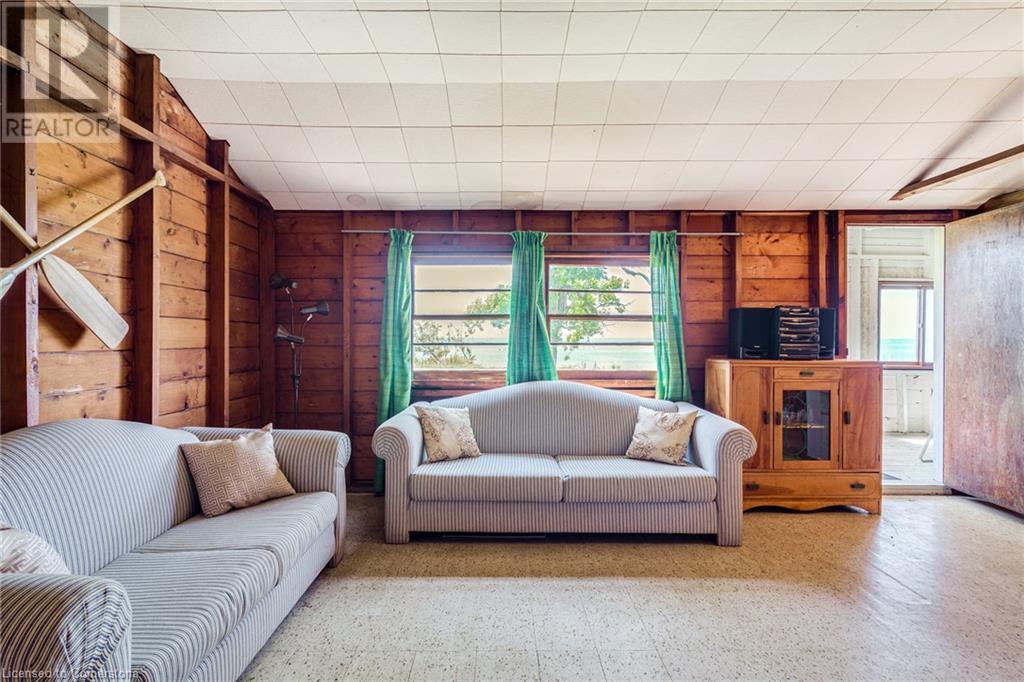 845 Lakeshore Road, Haldimand County, ON - Indoor Photo Showing Living Room