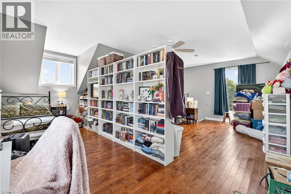 233 Garrison Road, Fort Erie, ON - Indoor Photo Showing Bedroom