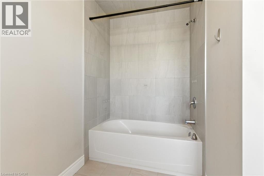 43 Riesling Court, Hamilton, ON - Indoor Photo Showing Bathroom