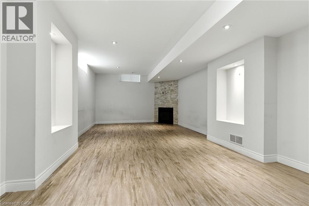 43 Riesling Court, Hamilton, ON - Indoor With Fireplace