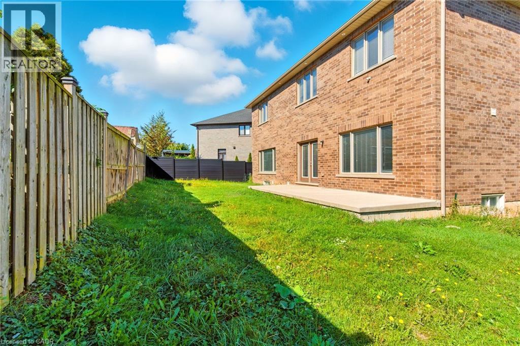 43 Riesling Court, Hamilton, ON - Outdoor