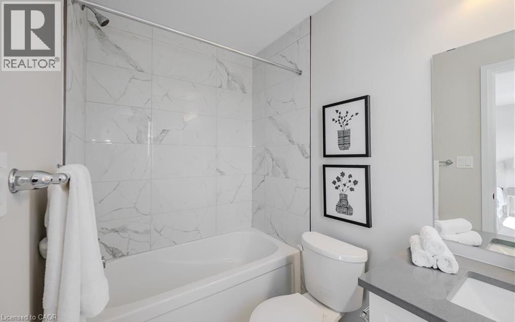 66 Ayr Meadows Crescent, Ayr, ON - Indoor Photo Showing Bathroom