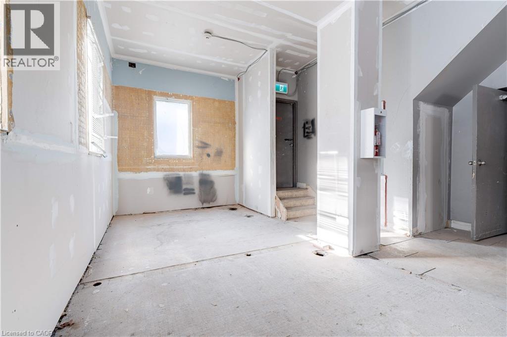 90 John Street S, Hamilton, ON