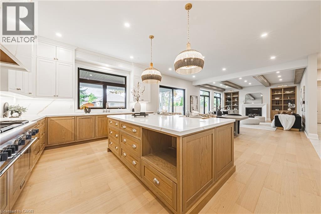 362 Harmony Hall Drive, Ancaster, ON - Indoor Photo Showing Kitchen With Upgraded Kitchen