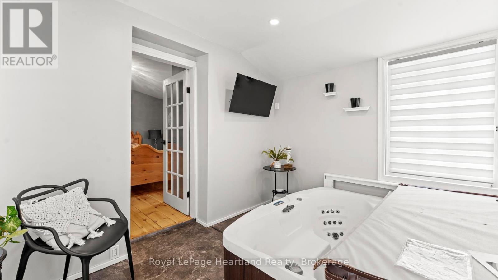 162 Wellington Street S, Goderich (Goderich (Town)), ON - Indoor Photo Showing Bedroom