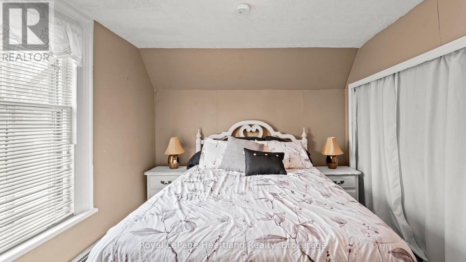 162 Wellington Street S, Goderich (Goderich (Town)), ON - Indoor Photo Showing Bedroom