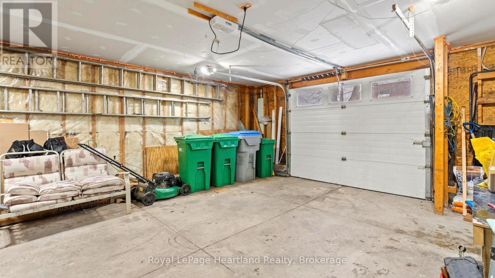 162 Wellington Street S, Goderich (Goderich (Town)), ON - Indoor Photo Showing Garage