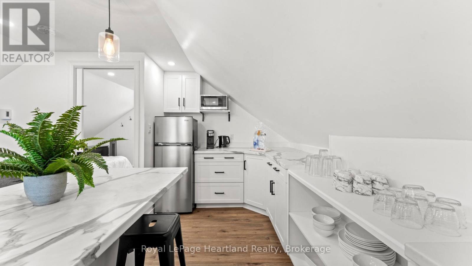 162 Wellington Street S, Goderich (Goderich (Town)), ON - Indoor Photo Showing Kitchen