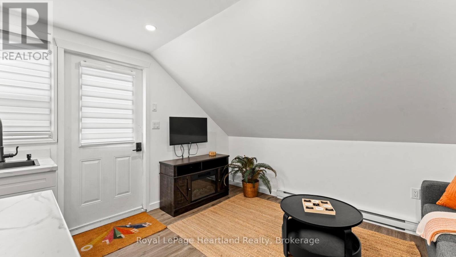 162 Wellington Street S, Goderich (Goderich (Town)), ON - Indoor With Fireplace