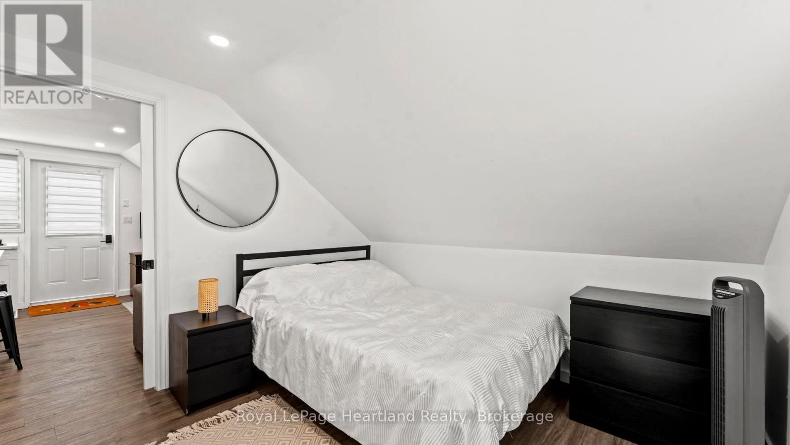 162 Wellington Street S, Goderich (Goderich (Town)), ON - Indoor Photo Showing Bedroom