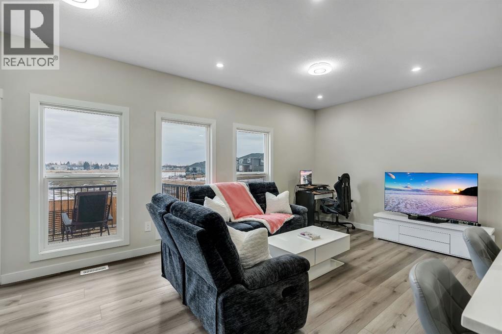 1222 Westmount Drive, Strathmore, AB - Indoor