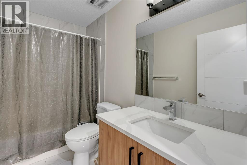 1222 Westmount Drive, Strathmore, AB - Indoor Photo Showing Bathroom