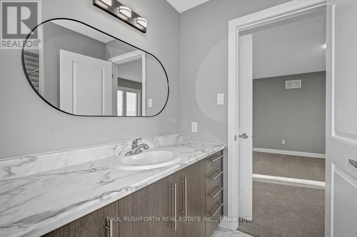 4 Piece Bathroom - 147 Aquarium Avenue, Ottawa, ON - With Exterior