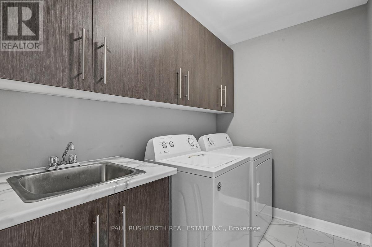 Upper Hall - 147 Aquarium Avenue, Ottawa, ON - Indoor Photo Showing Other Room