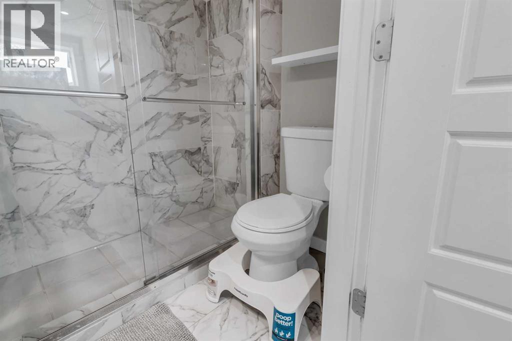 142 Red Embers Gate Ne, Calgary, AB - Indoor Photo Showing Bathroom
