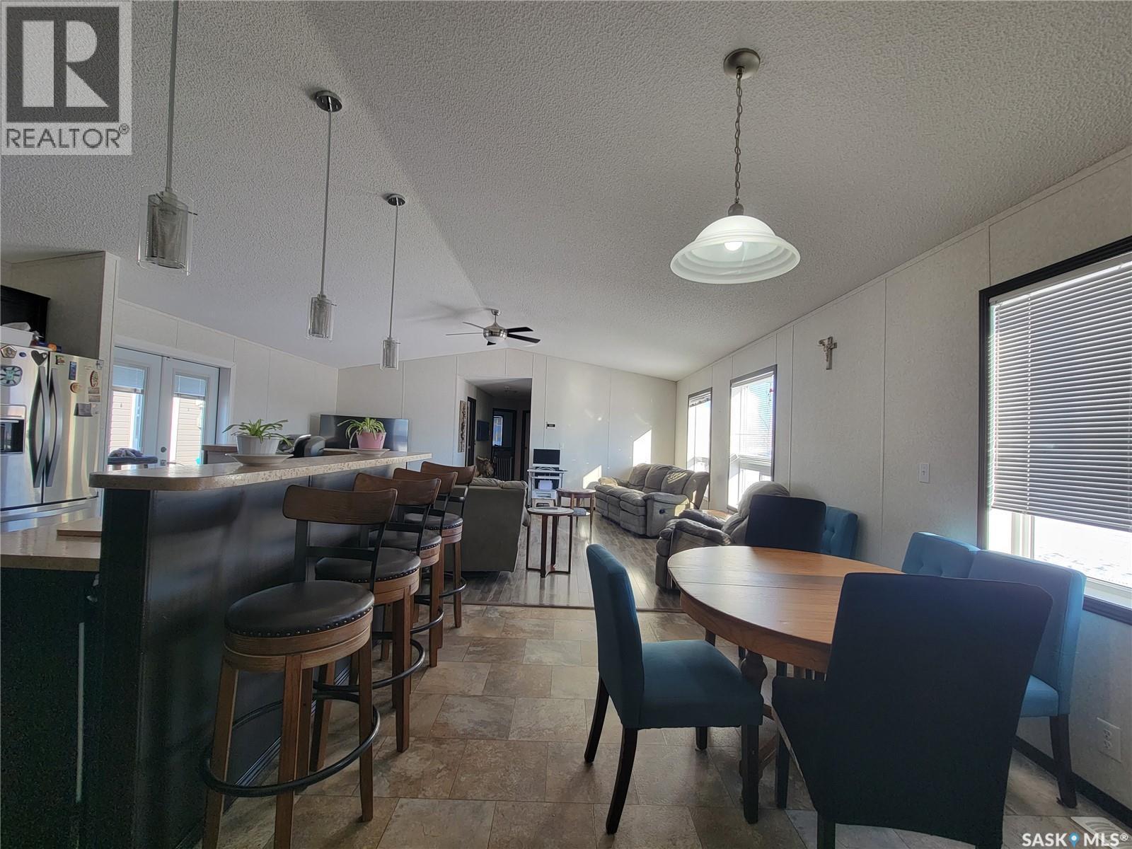 11 & 12 Mirror Place, Macklin, SK - Indoor Photo Showing Dining Room