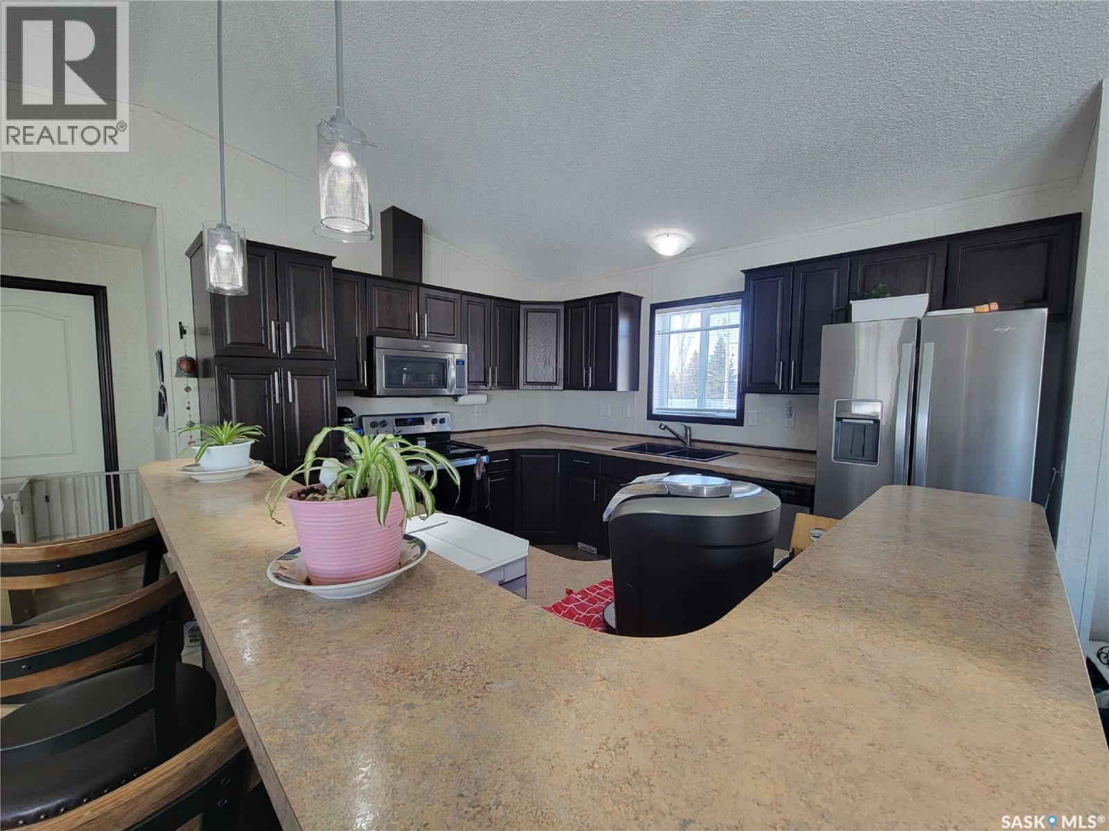 11 & 12 Mirror Place, Macklin, SK - Indoor Photo Showing Kitchen