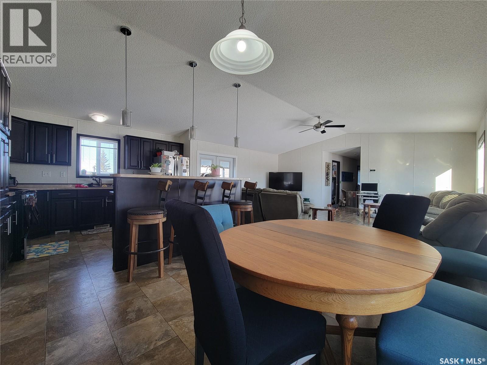 11 & 12 Mirror Place, Macklin, SK - Indoor Photo Showing Dining Room