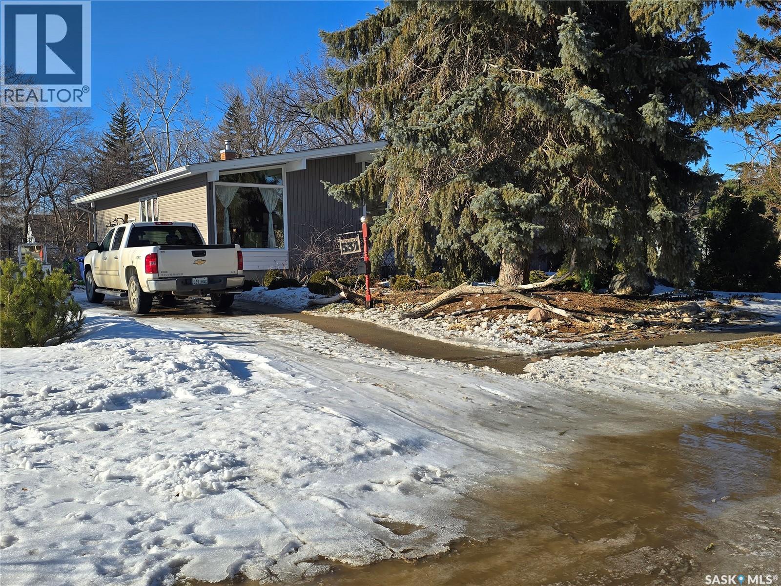 531 Scott Street, Weyburn, SK - Outdoor