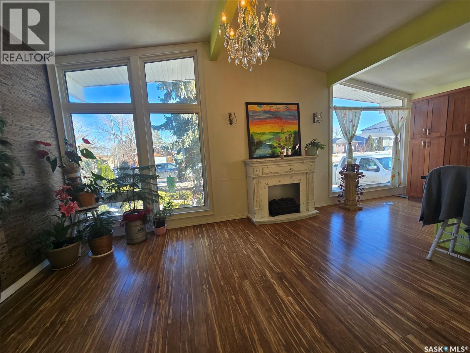 531 Scott Street, Weyburn, SK - Indoor With Fireplace