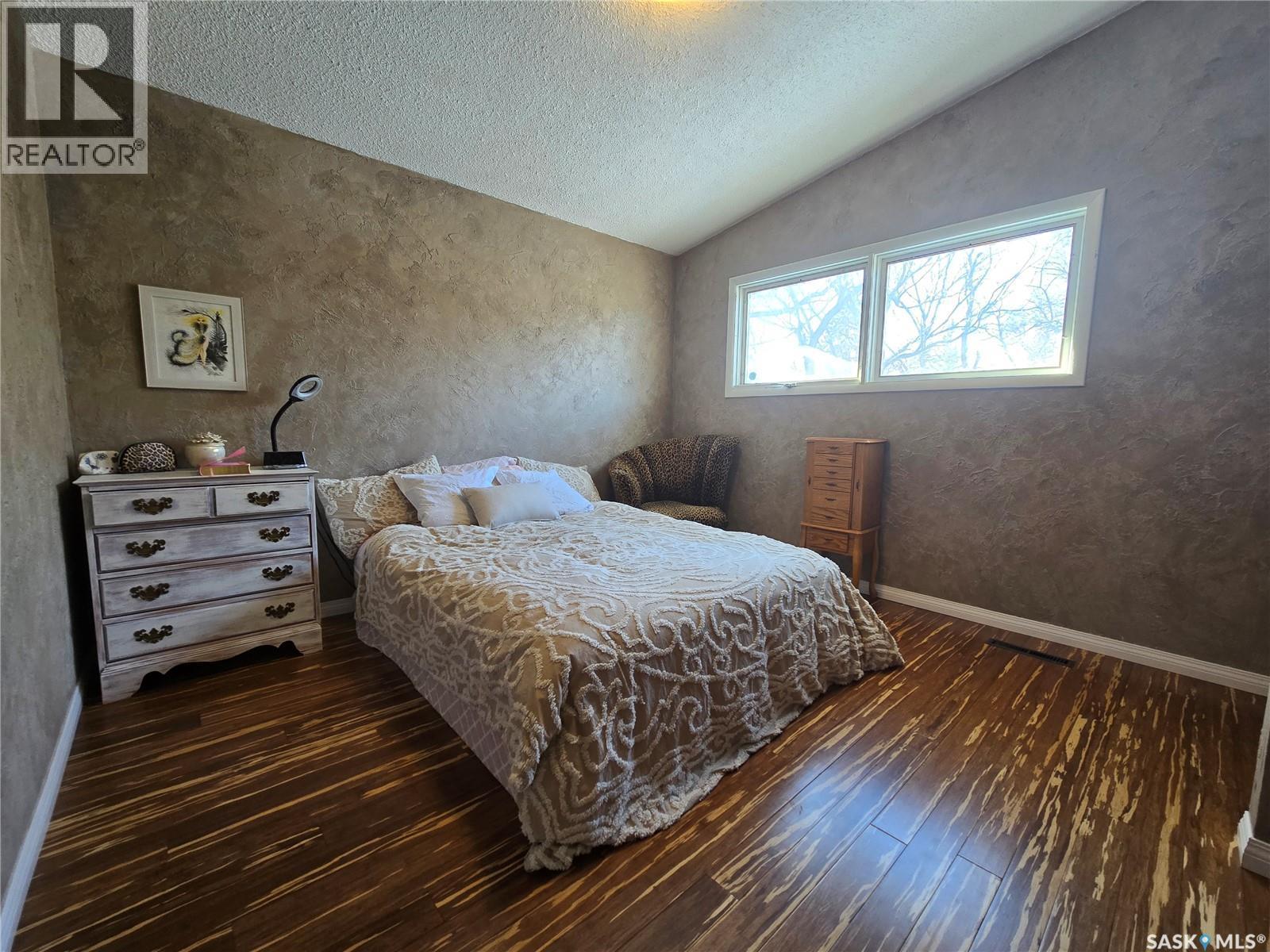 531 Scott Street, Weyburn, SK - Indoor Photo Showing Bedroom