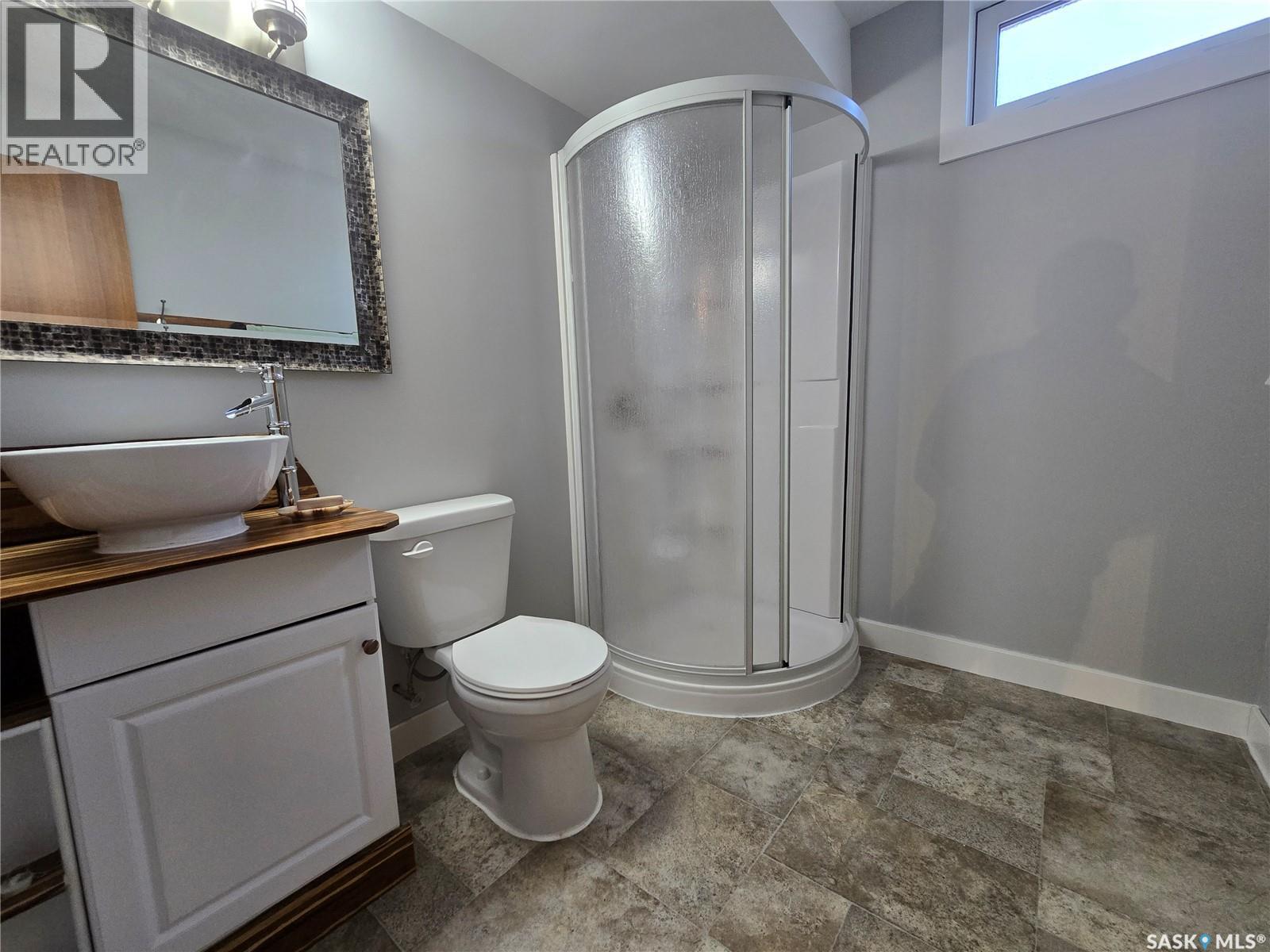 531 Scott Street, Weyburn, SK - Indoor Photo Showing Bathroom