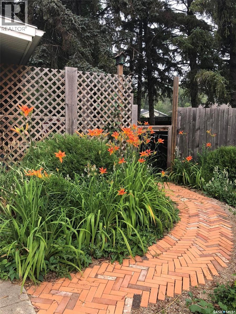 531 Scott Street, Weyburn, SK - Outdoor