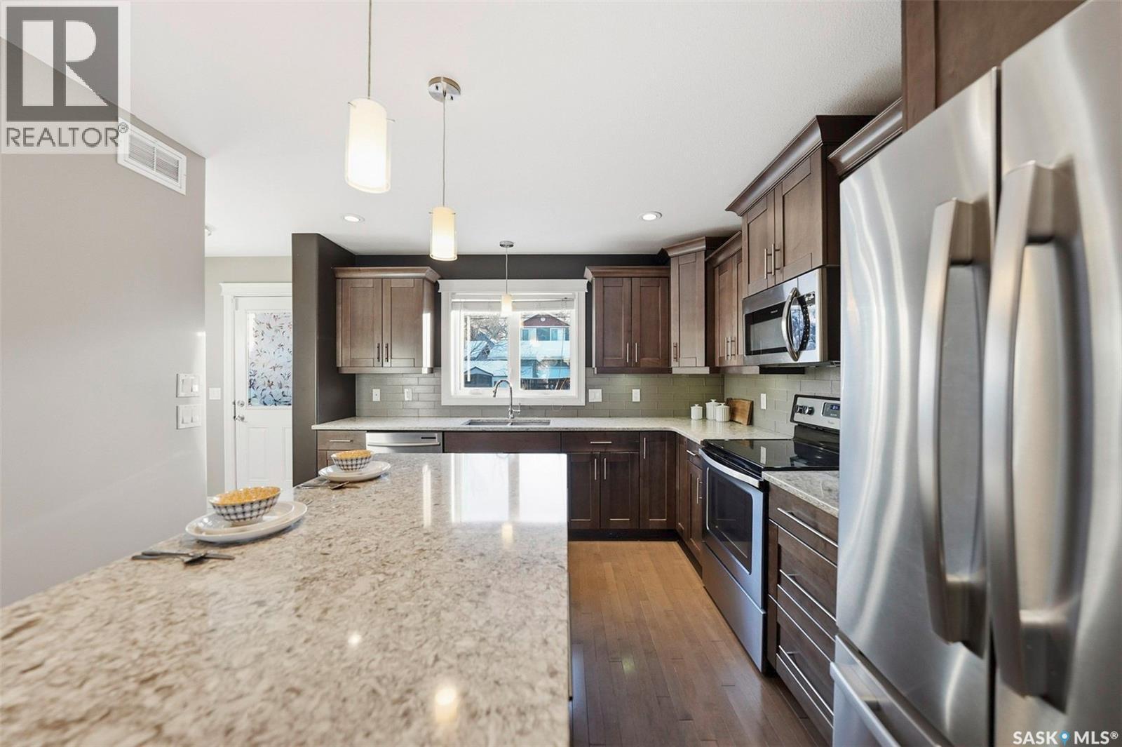 2129 Coy Avenue, Saskatoon, SK - Indoor Photo Showing Kitchen With Upgraded Kitchen