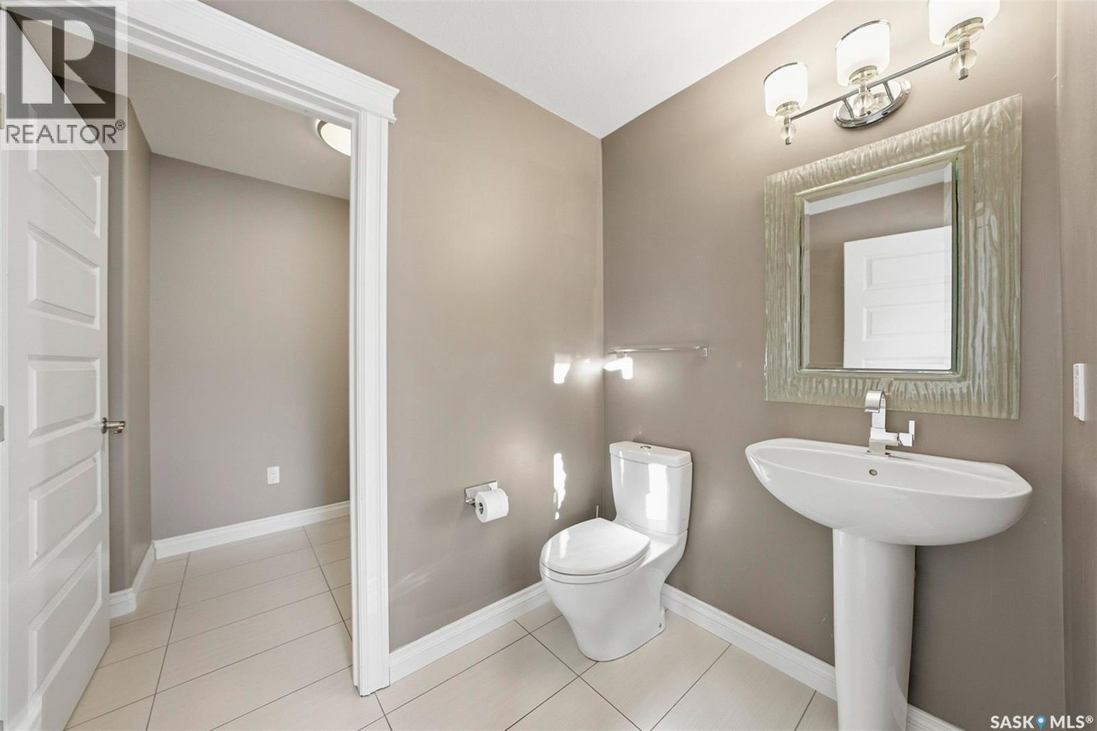 2129 Coy Avenue, Saskatoon, SK - Indoor Photo Showing Bathroom