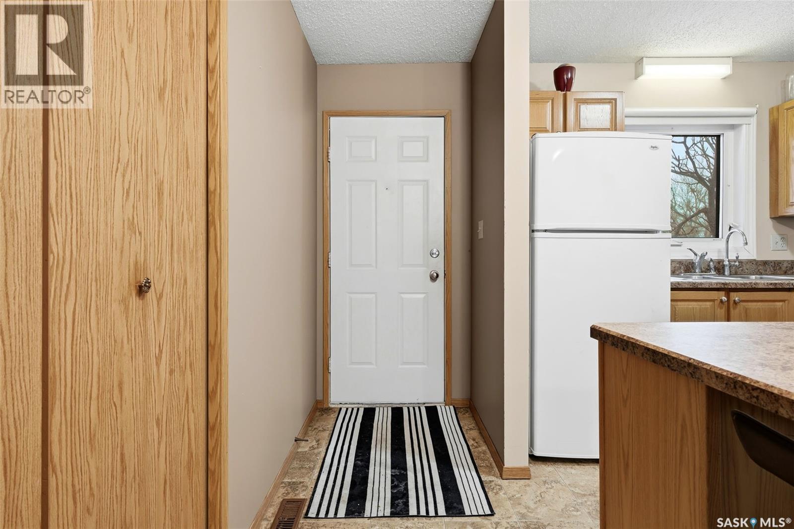 114 Cedar Meadow Drive, Regina, SK - Indoor Photo Showing Kitchen