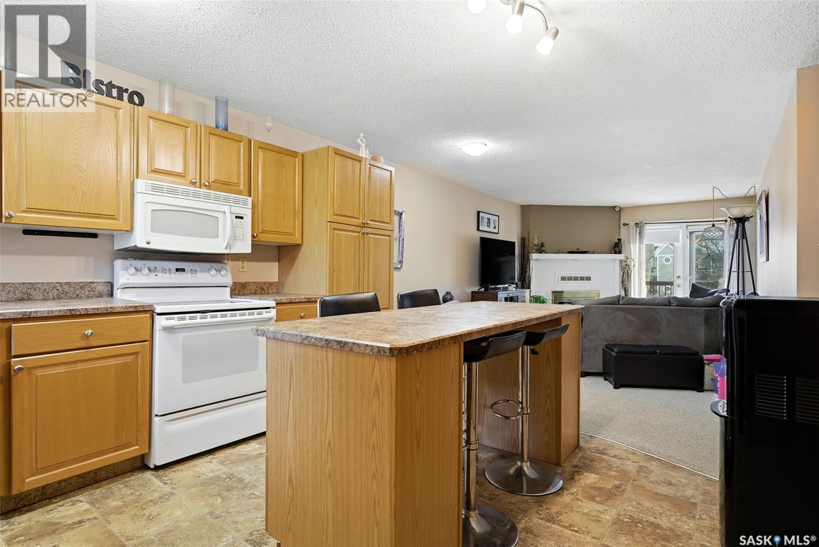 114 Cedar Meadow Drive, Regina, SK - Indoor Photo Showing Kitchen