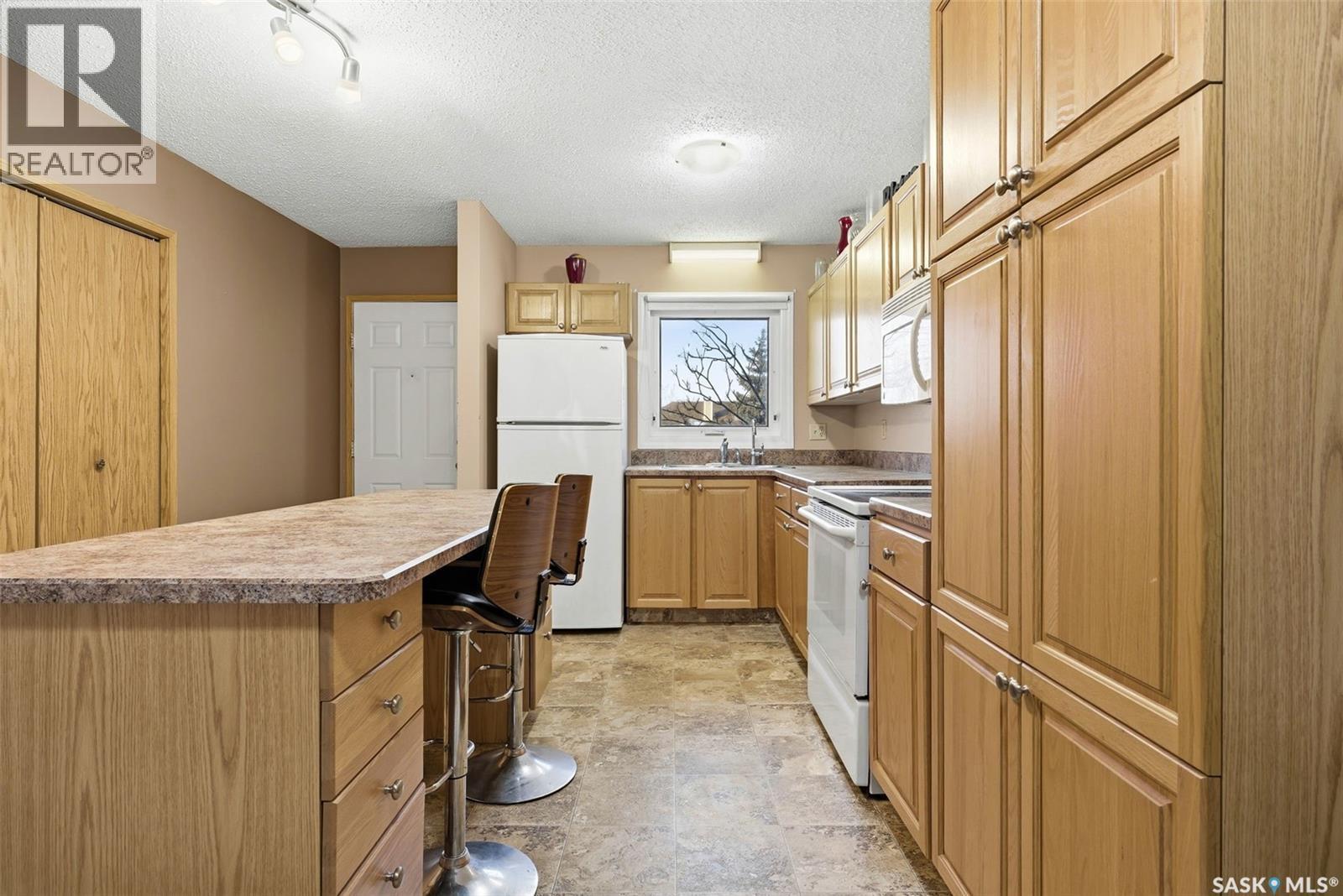114 Cedar Meadow Drive, Regina, SK - Indoor Photo Showing Kitchen With Double Sink