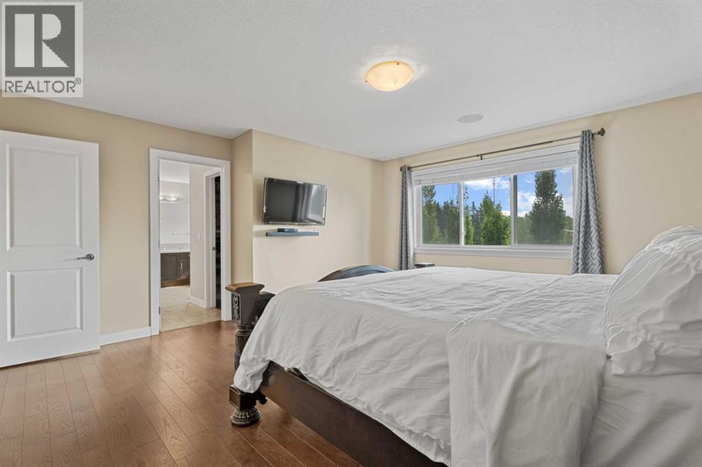 Primary bedroom - 113 Aspen Stone Place Sw, Calgary, AB - Indoor Photo Showing Bedroom