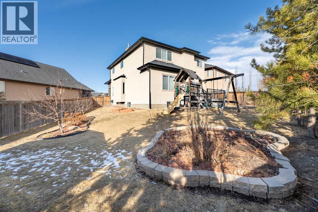 The yard is a huge pie lot - 113 Aspen Stone Place Sw, Calgary, AB - Outdoor