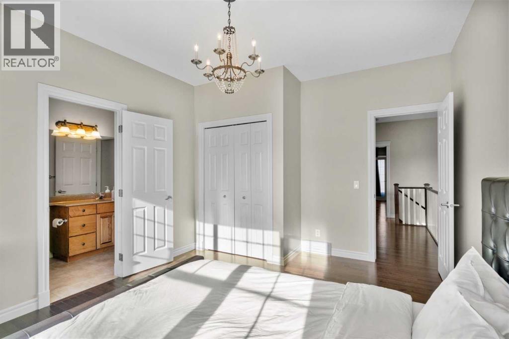 90 Discovery Ridge Gardens Sw, Calgary, AB - Indoor Photo Showing Bedroom