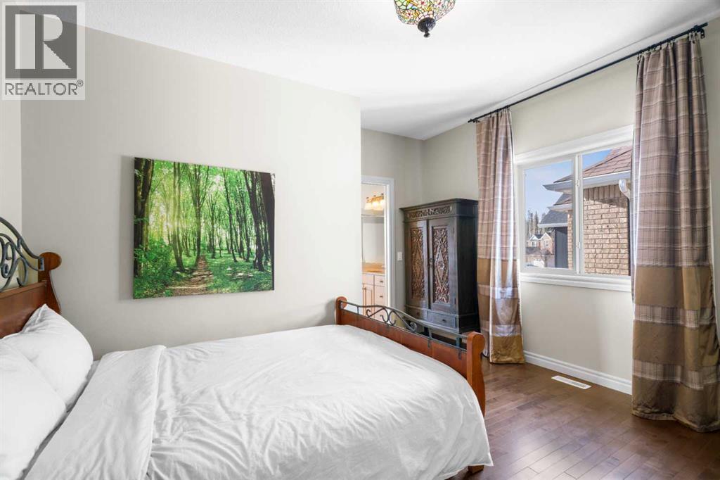 90 Discovery Ridge Gardens Sw, Calgary, AB - Indoor Photo Showing Bedroom