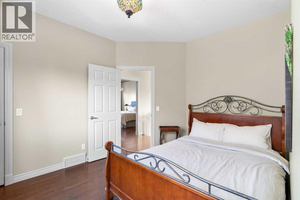 90 Discovery Ridge Gardens Sw, Calgary, AB - Indoor Photo Showing Bedroom