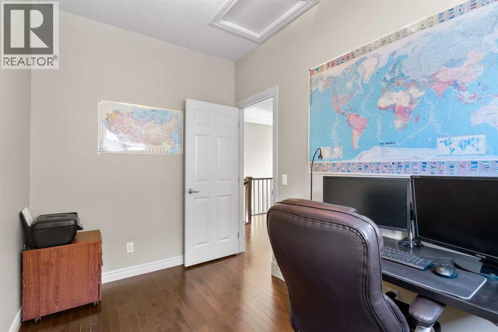 90 Discovery Ridge Gardens Sw, Calgary, AB - Indoor Photo Showing Office