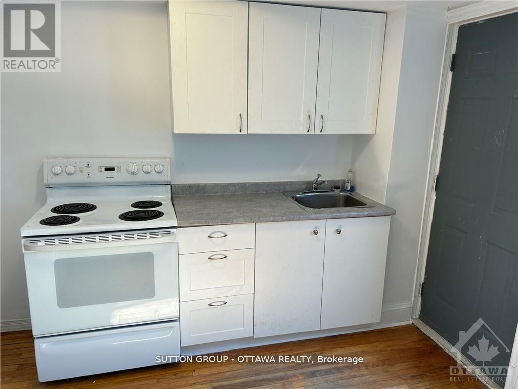 50 Armstrong Street, Ottawa, ON - Indoor Photo Showing Kitchen