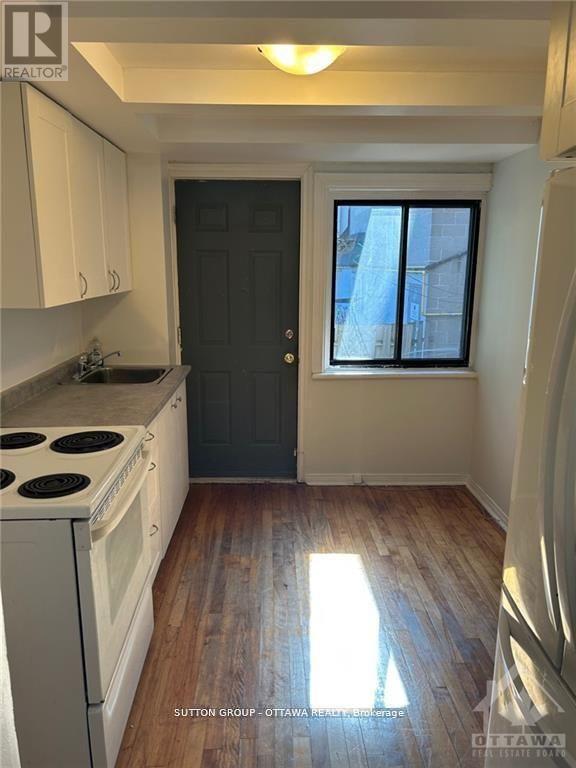 50 Armstrong Street, Ottawa, ON - Indoor Photo Showing Kitchen