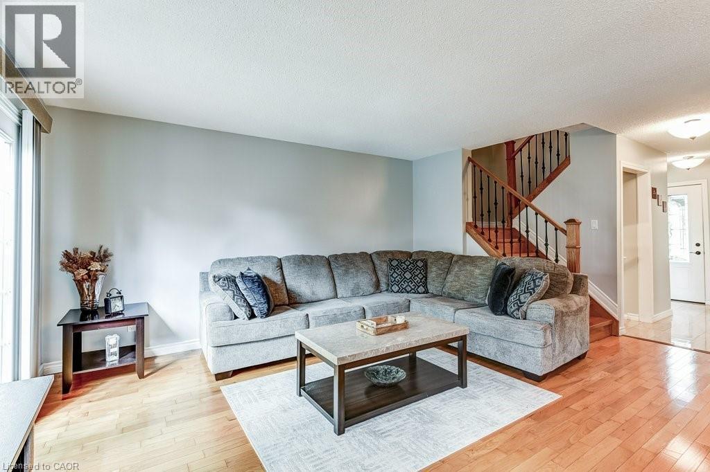 2779 Andorra Circle, Mississauga, ON - Indoor Photo Showing Living Room